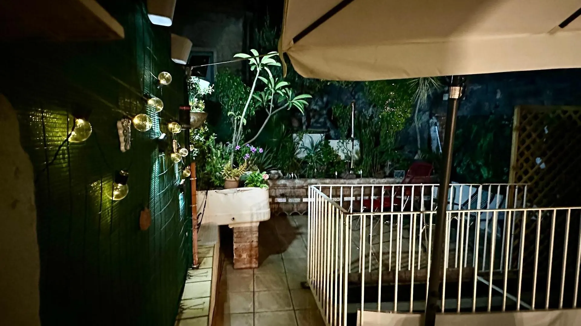 Casa Vulcano Katanya 0*,